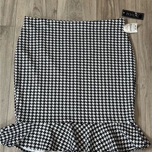 NY Collection Black and White Ruffled Pencil Skirt